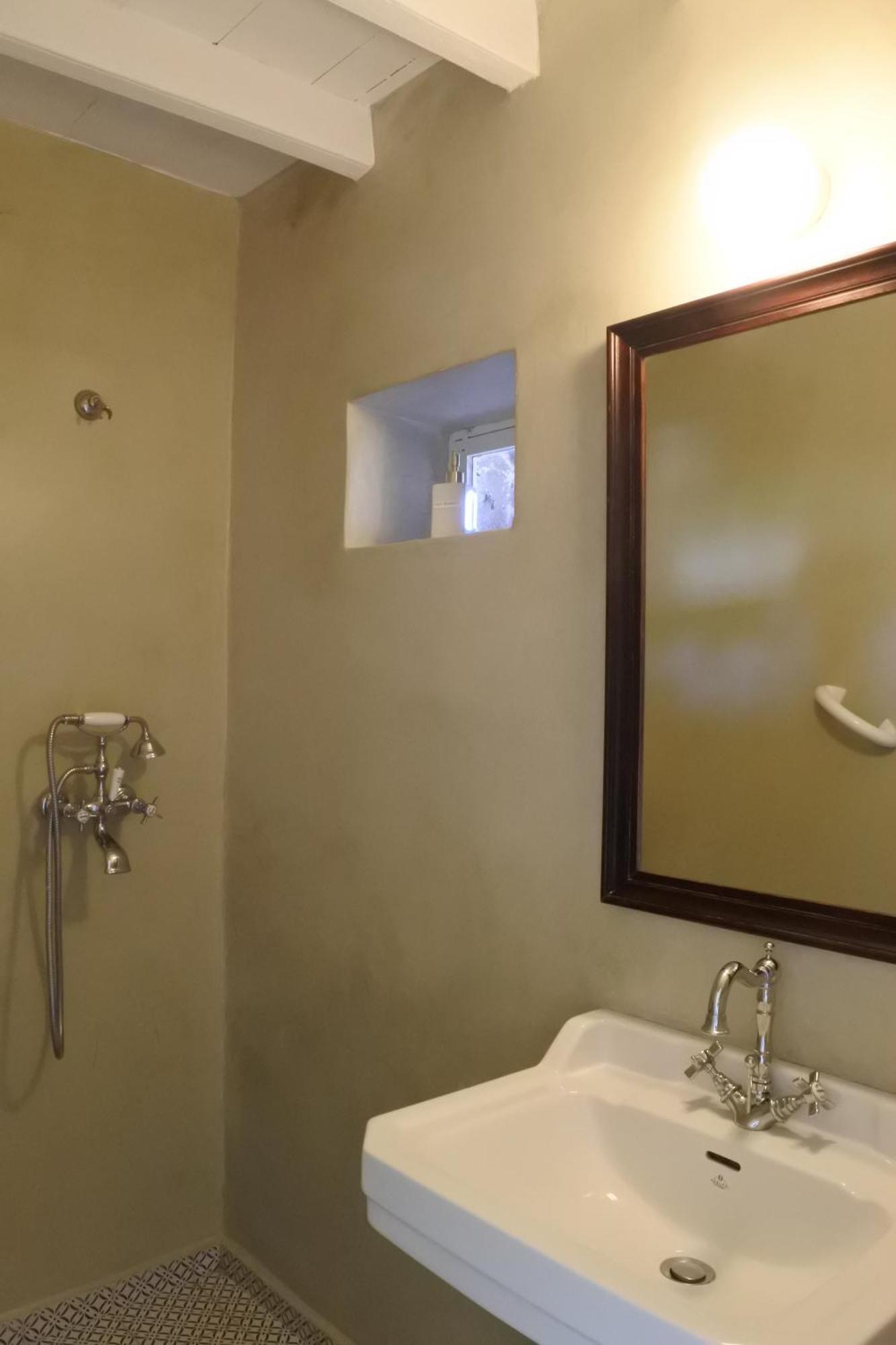 Archontiko Angelou Hotel Алинда Стая снимка